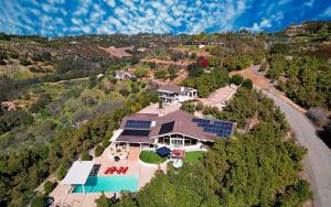 Hilltop Villa, Pool, Hot tub, Views, Avocado Grove