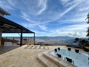 LP Finca la Pergola, Naturaleza con Lujo y una increíble vista a todo Medellín