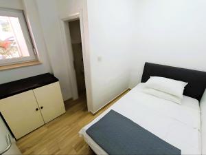 Apartments in Turanj, 20m from the beach