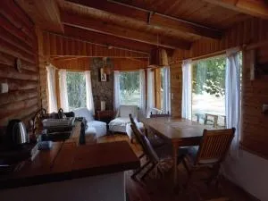 Cabaña La Confluencia, a metros del Río Quemquemtreu y del Río Azul - Llanada Grande