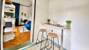 Appartements VOYAGE AU CALME a 10 Minutes du centre avec PARKING INCLUS et FIBRE, IDEAL SOLO et PRO : photos des chambres