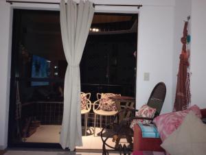 ALUGO QUARTO triplo em CHARMOSO APTO COMPARTILHADO