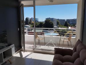 Departamento 1 dormitorio, con balcón y estacionamiento