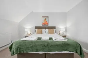 Hampton - 5 beds, 2 bathroom, Garden, Free Parking - Orton Waterville