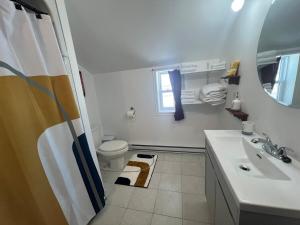 Trendy In-Town Studio - Fast WiFi & Work Desk