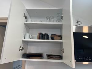 Trendy In-Town Studio - Fast WiFi & Work Desk