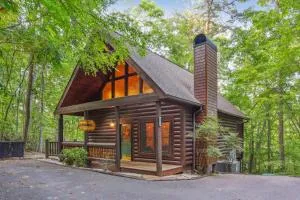 Spring Cabin Retreat - 1 mi to GSMNP - Hot Tub, Pool Table, King Suite & Loft - Line Spring