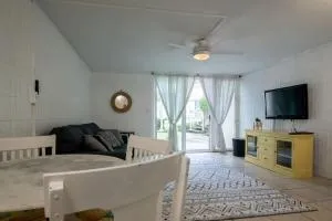 Ground Level Beachfront Studio - Punaluu