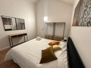 Rooftop duplex 2 steps from Paris