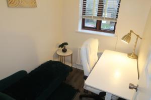 Cozy 3 Bedroom Home with Garden & Free Parking - Milton Keynes