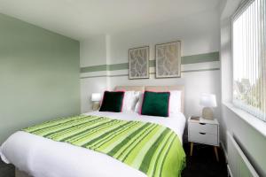 Free Parking, Spacious Home, Contractors, WIFI, SMART TV