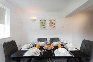 Modern 4-BR House in North Hykeham, with unlimited high speed WiFi, Secure Parking, and Family-Friendly