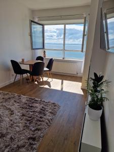 Flat by the sea with great view