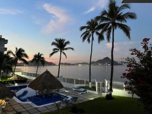 Spacious apartment in Manzanillo right on the beach