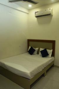 Hotel J K and Restaurant Couple Friendly