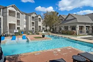 Peaceful Apartment - Westchase Heliport