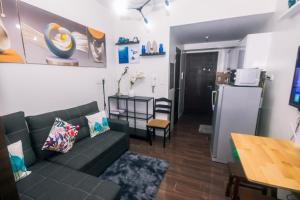 Cozy Crash Pad A Laughter Friendly Makati 2270 Gym swim park 300 mbps