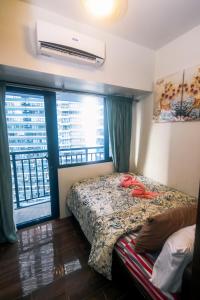 Cozy Crash Pad A Laughter Friendly Makati 2270 Gym swim park 300 mbps