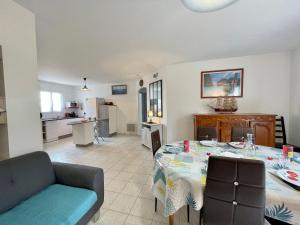 Maisons de vacances Maison familiale 3 chambres avec jardin a 400m de la plage, acces WIFI - FR-1-231-333 : photos des chambres