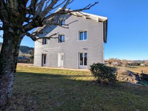 Maisons de vacances Gite spacieux pour 10 pers. avec grand jardin a Tence - FR-1-582-528 : photos des chambres