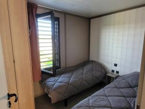 Chalets Chalet 3 chambres avec terrasse calme a Saint-Romain-de-Benet - FR-1-783-48 : photos des chambres