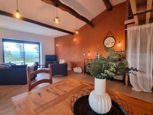 Maisons de vacances Deux Gites Accueillants avec Wifi et Animaux Admis - FR-1-496-344 : photos des chambres