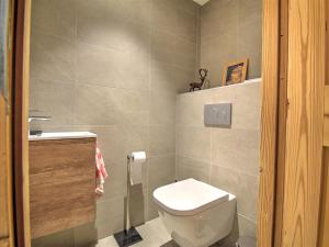 Appartement Charmant avec Terrasse au Centre de Morzine - FR-1-524-136