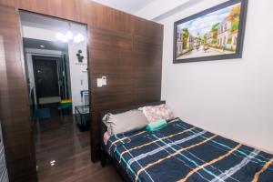 Cozy Crash Pad B Laughter friendly Makati 2271 Gym Swim Park 300