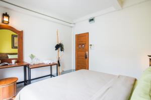 Banthat Thong Hostel