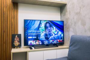 Cozy Crash Pad C Laughter Makati 2272 Swim Gym Park Internet 300