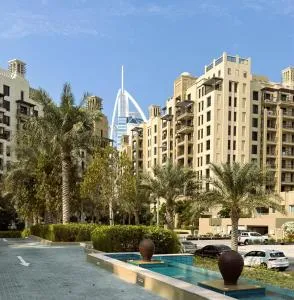 Elegant 1BR with Balcony in Madinat Jumeirah Living - 迪拜