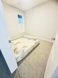 Private room Minutes to Calgary airport YYC, Downtown, Banff - YYC