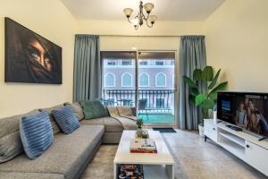 Spacious 1-BR Opposite Mall with Huge Pool & Gym - Hotel 4 stelle a Dubai