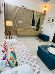 Cozy corner at tapovan,c4