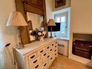 La Petite Madeleine is a Charming 2 Bedroom Pet Friendly Gite situated on Dinan Port