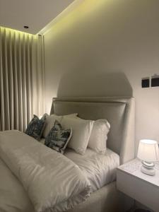 شقة مودرن بغرفة وصالة