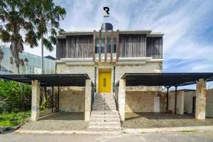 Spacious 4-Bedroom Villa with 850sqm of Stylish shared space - Mantaak