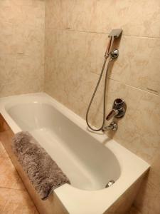 Rogoredo - 10 min-Linate airport 100 m from the metro