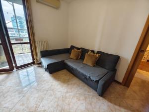 Rogoredo - 10 min-Linate airport 100 m from the metro
