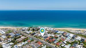 The Cliff - Walk to Bar Beach and Merewether