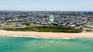 The Cliff - Walk to Bar Beach and Merewether