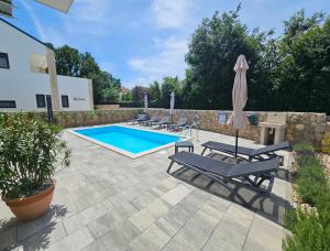 Villa Kaoru brand new Villa with a heated swimming pool