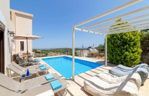 Cretan Sunny Villa With Heated Pool