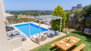 Cretan Sunny Villa With Heated Pool