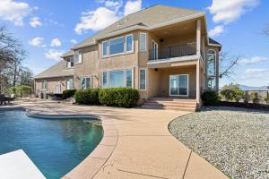 Stunning Mountain Retreat with Unmatched Views estate