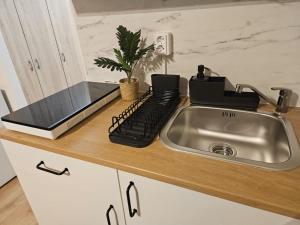 LIVE-INN PRAGUE SUPERIOR SUITE FOR 1-4 GUESTS, 20 Mins to center, Lift, Gym, Reception, Parking, Roof Terrace, Game & Party Room