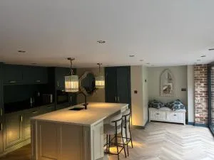 Holly studio - Heyshott