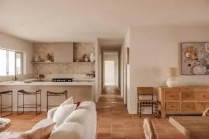 A very well decked out for a relaxed stay - Fernside