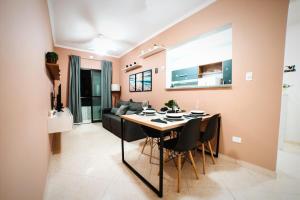 Praia e Diversão, 02 dormitórios, Vaga, WiFi