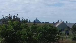 Maisons de vacances GITE PAMPHILIENNE VUE MONT SAINT MICHEL et CAMPAGNE NORMANDE : photos des chambres